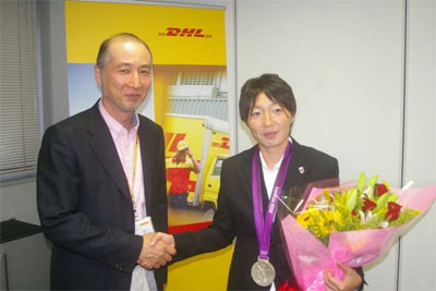 20120830dhl - DHLジャパン／なでしこジャパン矢野喬子選手が表敬訪問