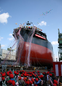 20121025kawasakig - 川崎重工／ばら積運搬船が進水