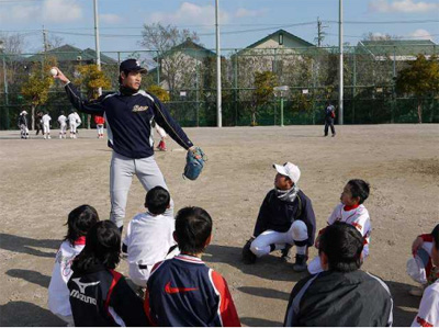 20130122seino - 西濃運輸／野球部が、児童240名に野球教室