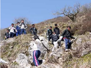 20130408seino - 西濃運輸／新入社員が伊吹山登山