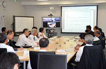 20130517molkainan - 商船三井／大阪湾内でコンテナ船衝突事故の緊急対応訓練