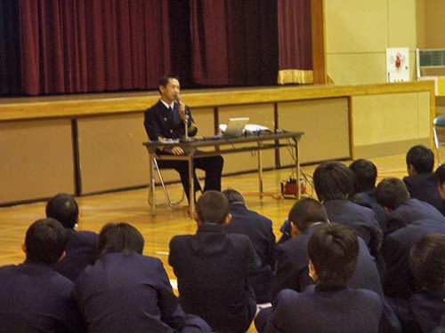 20140324nyk 500x375 - 日本郵船／船長が山梨県の中学で出前授業