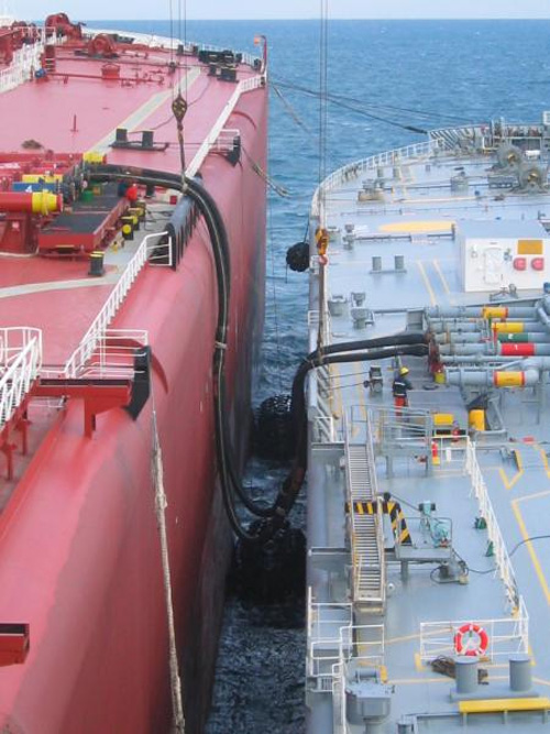 20141027yokohamag - 横浜ゴム／2船体間の原油荷役用ホースで国際規格取得