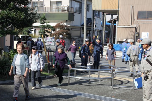 20141102glp2 500x333 - 横浜市、GLP／物流センターで地域住民参加の津波避難訓練