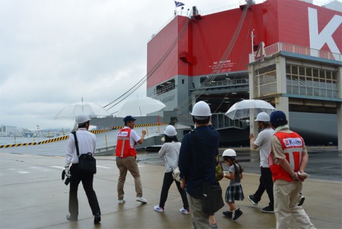 20150724kawasaki 500x335 - 川崎汽船／神戸港で自動車運搬船船内見学会を開催