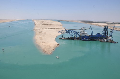 20150807suez2 500x332 - スエズ運河庁／新スエズ運河の開通を正式に宣言