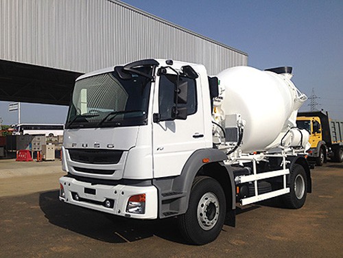 20150828fuso 500x376 - 三菱ふそう／タイ市場に中型トラック「FI」と大型トラック「FZ」投入