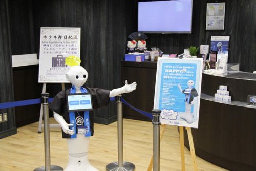 20150918sagawa2 500x334 - 佐川急便／ヒト型ロボット、東京駅サービスセンターでおもてなし