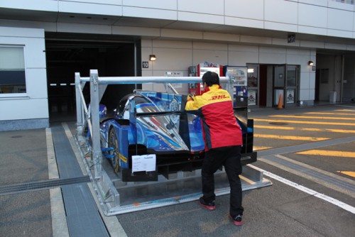 20151009dhl2 500x334 - DHL Global Forwarding／富士6時間耐久レースで車両・装備を輸送・通関