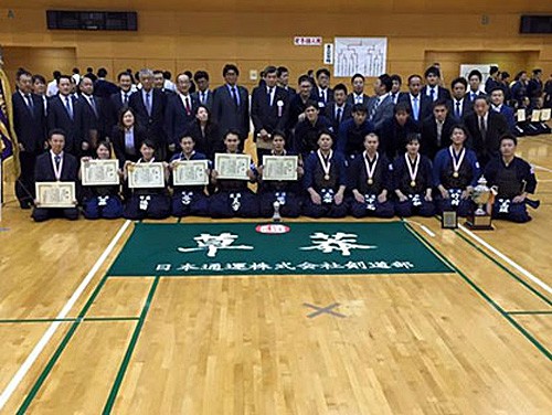 20151016nittsu 500x376 - 日通／剣道部が国土交通大臣杯、親善争奪陸海空剣道大会で優勝