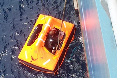 20151102mol 500x332 - 商船三井／南大西洋・ブラジル沖で遭難したヨットの乗組員4名全員を無事救助