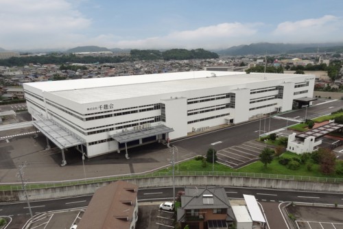 20151201sensyukai1 500x334 - 千趣会／岐阜県に5万m2の物流施設開設