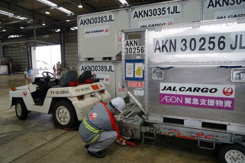 20160307jalaeon7 500x334 - JAL、イオン／羽田空港で緊急支援物資輸送を演習