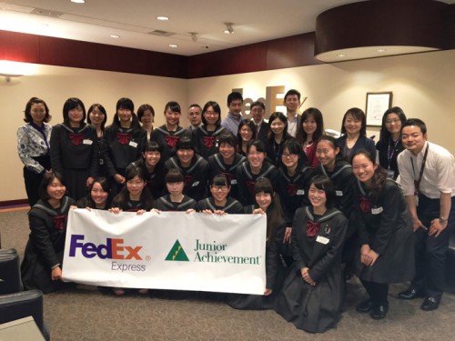 20160310fedex1 500x375 - フェデックス／女子高生が国際貨物輸送業務を体験