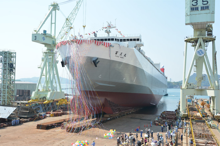 川崎近海汽船／新造RORO船「冨王丸」進水 ─ 物流ニュースの