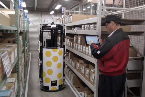 20160621fujib2 500x333 - 富士物流／自社開発の棚卸ロボット、RFID活用で棚卸自動化