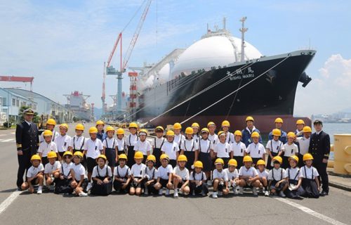 20160707kawasaki21 500x320 - 川崎汽船／小学生を対象に新造LNG船・造船所の見学会