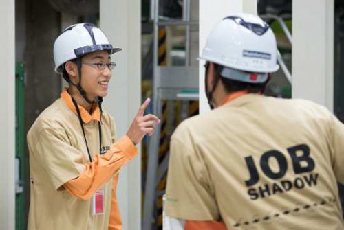 20160729amazon1 500x335 - アマゾン／岐阜県多治見市の物流センターで、高校生が職業体験