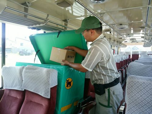 20160927yamato10 500x375 - ヤマト運輸／北海道の路線バス3社、宅急便をバスに積載、60km走行削減