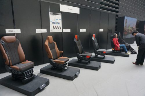 日野自動車 埼玉アリーナで新型日野プロフィアと新型日野レンジャー発表 物流ニュースのｌｎｅｗｓ