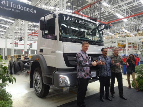 20170829fuso 500x375 - 三菱ふそう／インドネシアでメルセデス・ベンツトラックの生産開始