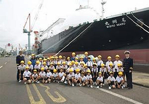 20170921kawasakik2 500x349 - 川崎汽船／小学生を対象に新造LNG船見学会