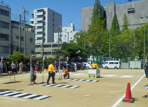 20180424fukutsu 500x361 - 福通／大阪市立鷺洲小学校と共催し、交通安全教室開催