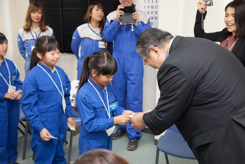 20181115sgm1 1 500x334 - SGモータース／岡山工場で子ども参観日を開催、総勢21名の子どもが参加