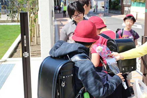 SBSグループ/東京都江東区の小学生に交通安全呼び掛け 20190530sbs22 500x334 - SBSグループ/東京都江東区の小学生に交通安全呼び掛け