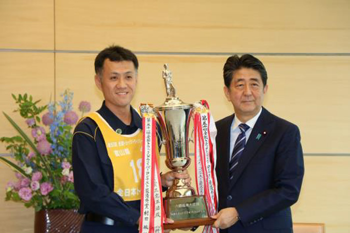 日通/ドラコン優勝者が安倍首相を表敬訪問 20190614nittsu1 - 日通/ドラコン優勝者が安倍首相を表敬訪問