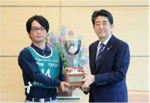 日立物流/ドラコン優勝者が安倍首相を表敬訪問 2019 kaneyama 500x344 - 日立物流/ドラコン優勝者が安倍首相を表敬訪問