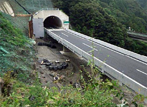 NEXCO西日本/高知自動車道4車線化、2018年7月豪雨の規制は全て解除 20190708nexcow2 - NEXCO西日本/高知自動車道4車線化、2018年7月豪雨の規制は全て解除