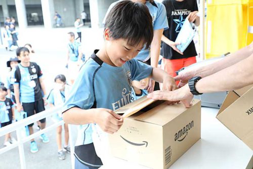 アマゾン/物流拠点やロボット操作の作業体験学習車両を公開 20190722amazon2 500x334 - アマゾン/物流拠点やロボット操作の作業体験学習車両を公開