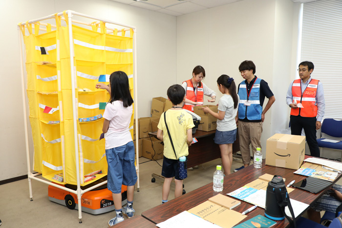 アマゾン/文科省に協力、こども霞が関見学デーに参加 20190819amazon1 - アマゾン/文科省に協力、こども霞が関見学デーに参加