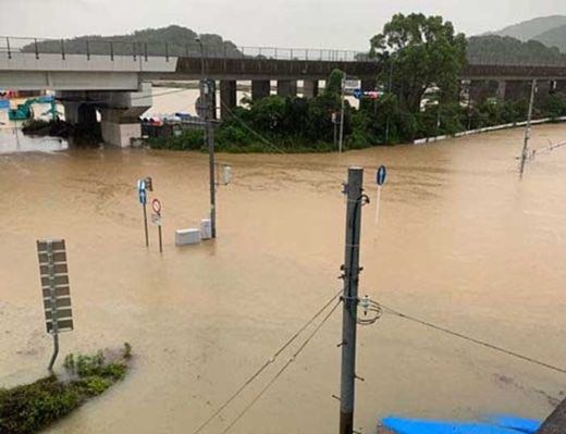 20190828kyusyu2 520x399 - 九州北部大雨災害／高速道路通行止めなど物流に影響