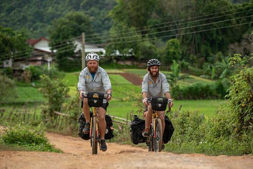 DHL/自転車でラグビーW杯のホイッスル配達、英国から無事到着 20190920dhl1 520x348 - DHL/自転車でラグビーW杯のホイッスル配達、英国から無事到着