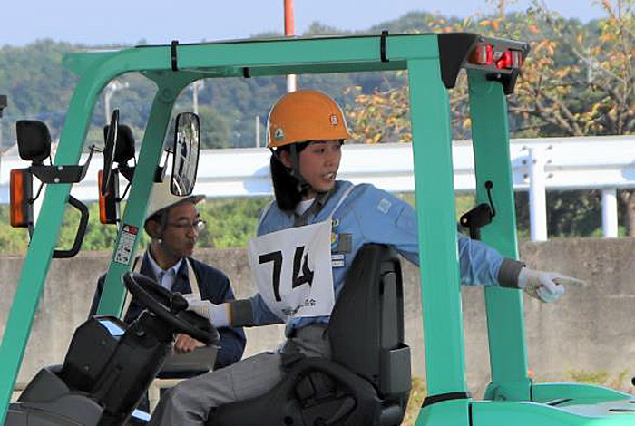 日通/全国フォークリフト運転競技大会で3名が入賞 20191004nittsu1 - 日通/全国フォークリフト運転競技大会で3名が入賞