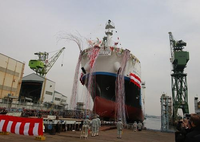 川崎重工/脱炭素化に向け、世界初の液化水素運搬船を進水 20191211kawajyu1 1 - 川崎重工/脱炭素化に向け、世界初の液化水素運搬船を進水