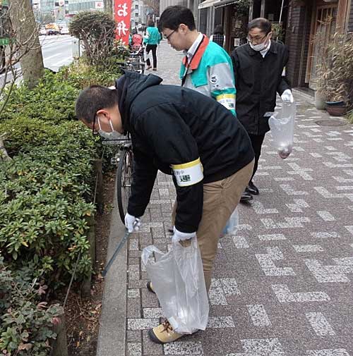 丸運/事業所周辺で清掃活動、社会貢献推進月間 20200206naruun1 1 - 丸運/事業所周辺で清掃活動、社会貢献推進月間