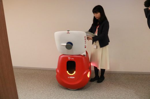 日本郵便/東京・大手町の本社でロボットが社内便配送 20200303yubin3 520x346 - 日本郵便/東京・大手町の本社でロボットが社内便配送