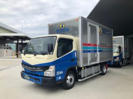 20200924fuso 520x390 - 三菱ふそう／名鉄運輸の新物流拠点にEV小型トラック5台納車