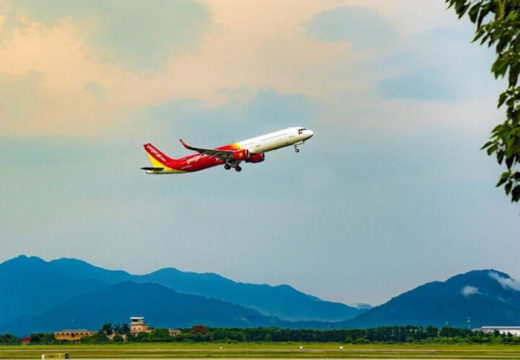 20201023vietjet 520x360 - べトジェットエア／ベトナム中部地域の豪雨被害で物資無料配送