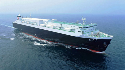 20210113kuribayashi 520x291 - 栗林商船／13mトレーラーで154台積載が可能な新造船が就航