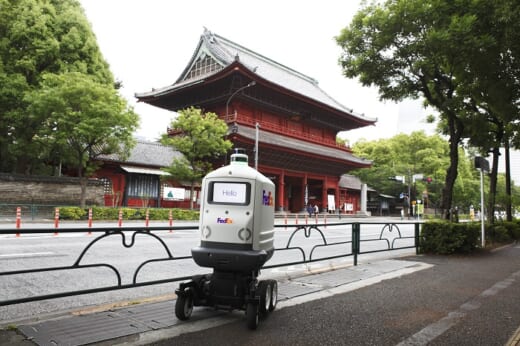 20210707fedex2 520x346 - フェデックス／段差も登れる自動配送ロボットをアジア初披露