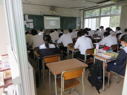 20210927fukutsu1 520x390 - 福山通運／岡山県立瀬戸高等学校でトラック交通安全教室