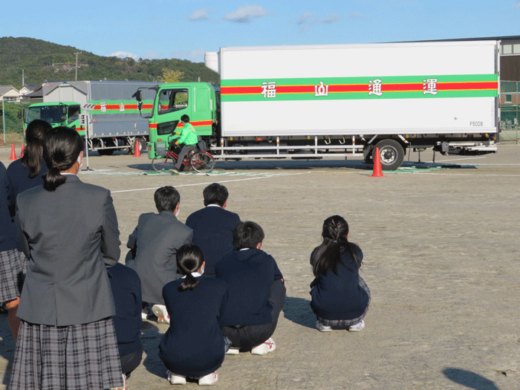 20211028fukutsu21 520x390 - 福山通運／岡山県立邑久高等学校で交通安全教室を実施