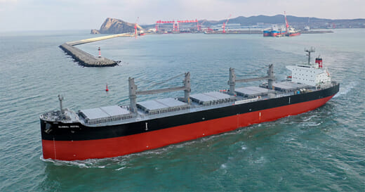 20220315kawasaki 520x273 - 川崎重工／ばら積運搬船 「GLOBAL ROYAL」を引き渡し