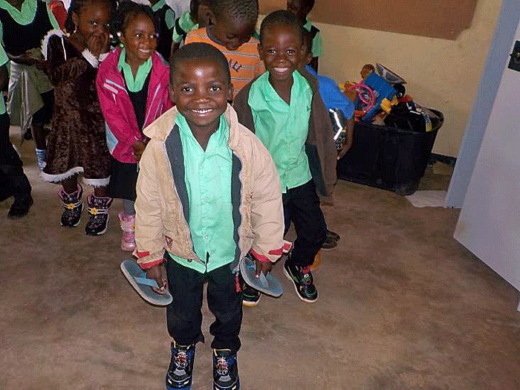 20220630Syosenmiui1 520x390 - 商船三井／ザンビアに子ども靴送る活動に賛同、海上輸送に協力