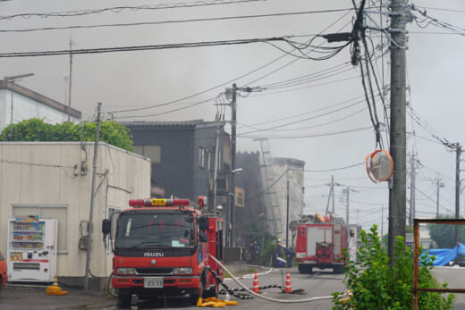 20220815kasai1 520x347 - 倉庫火災／茨城県のアズマロジスティクス守谷配送センター消火続く