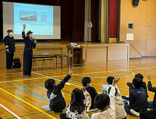 20221024nihonyusen1 520x397 - 日本郵船／名古屋市の小学校6年生に外航船員の仕事を紹介